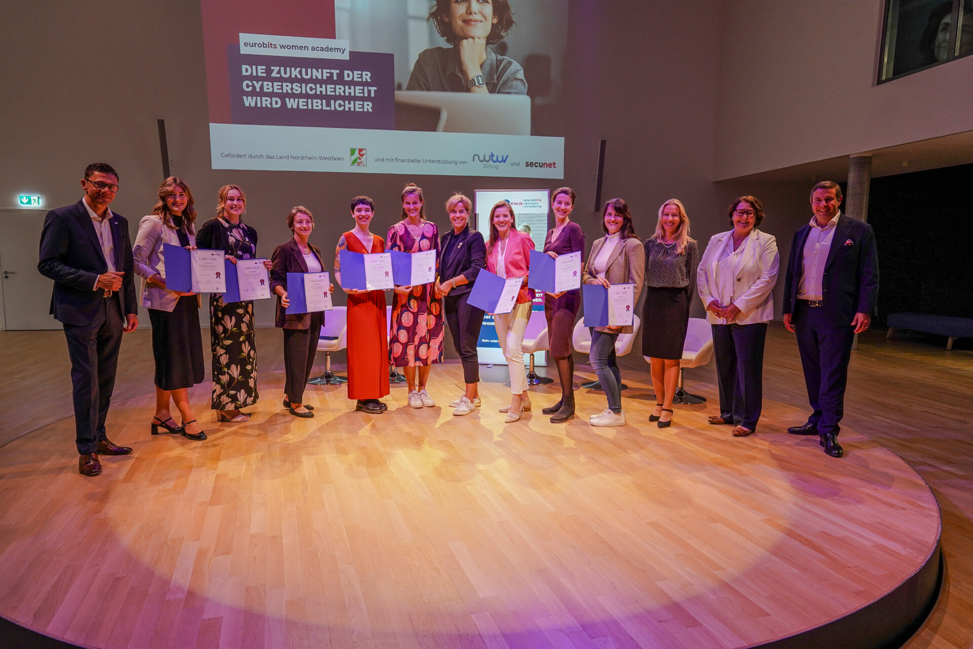 Starker Abschluss für starke Frauen: eurobits women academy feiert Absolventinnen